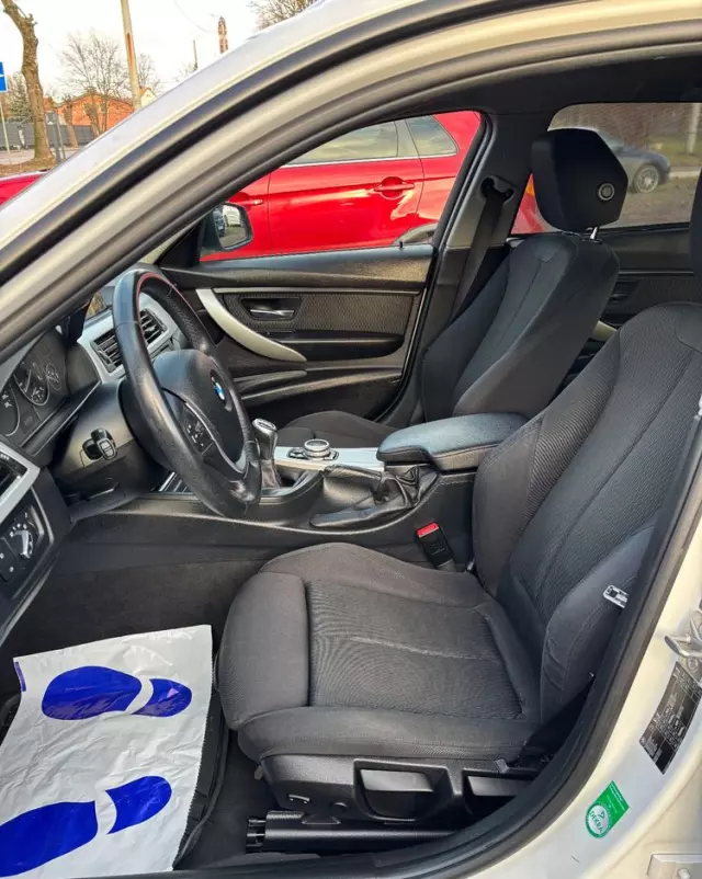 BMW Seria 3 318d DPF Touring Edition Exclusive