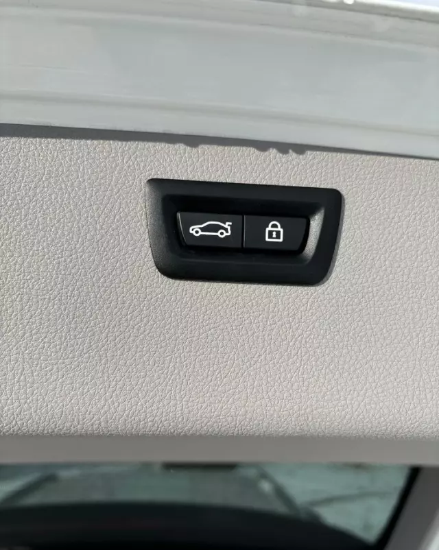 BMW Seria 3 318d DPF Touring Edition Exclusive