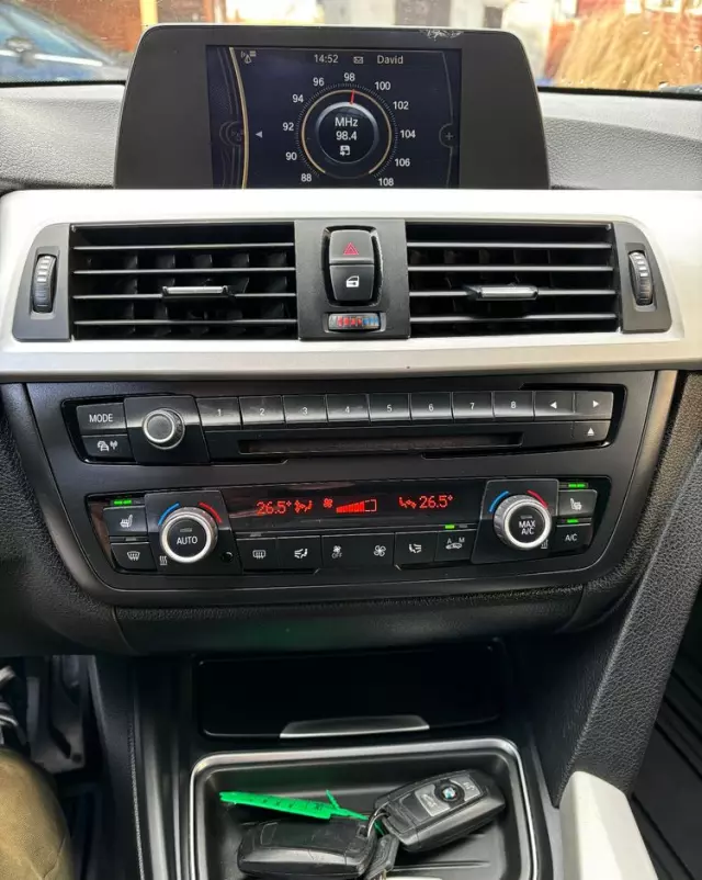 BMW Seria 3 318d DPF Touring Edition Exclusive