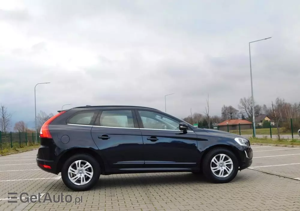 VOLVO XC 60 D3 Drive-E Momentum