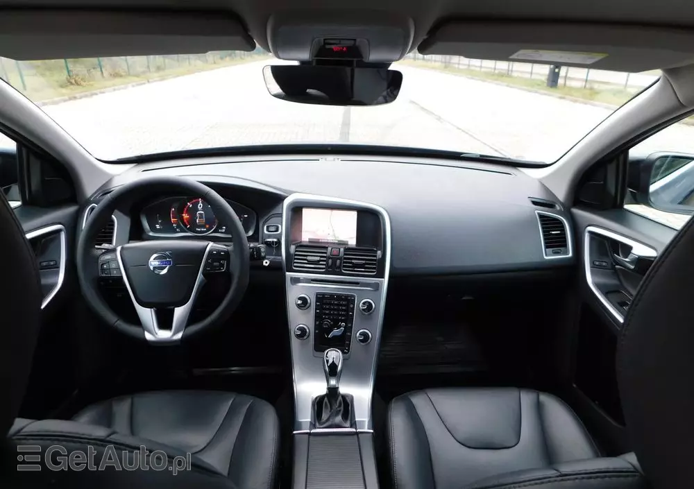 VOLVO XC 60 D3 Drive-E Momentum