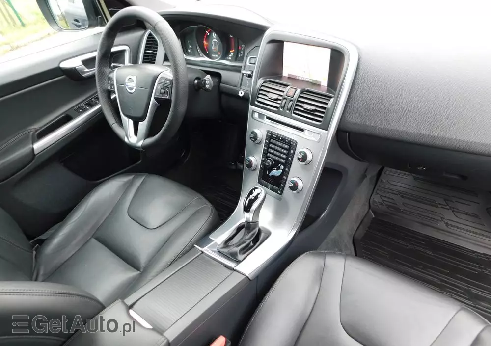 VOLVO XC 60 D3 Drive-E Momentum