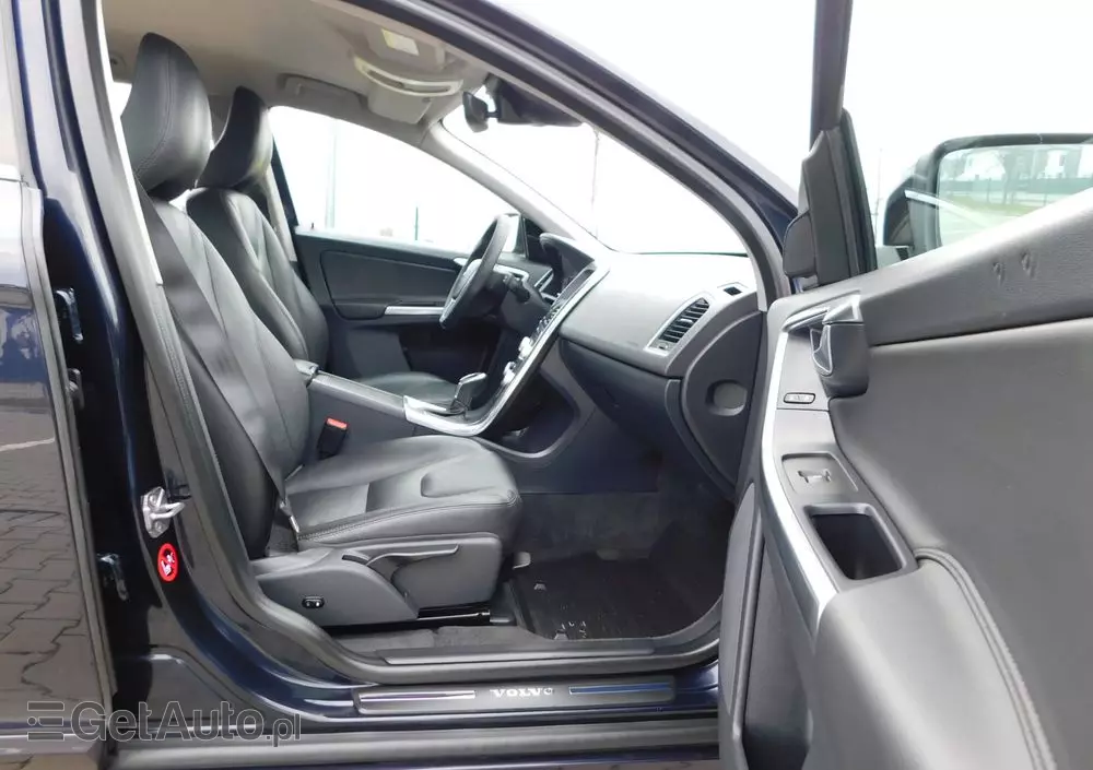 VOLVO XC 60 D3 Drive-E Momentum