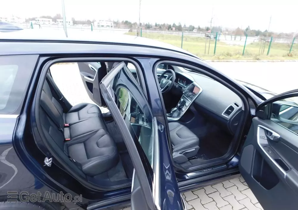 VOLVO XC 60 D3 Drive-E Momentum