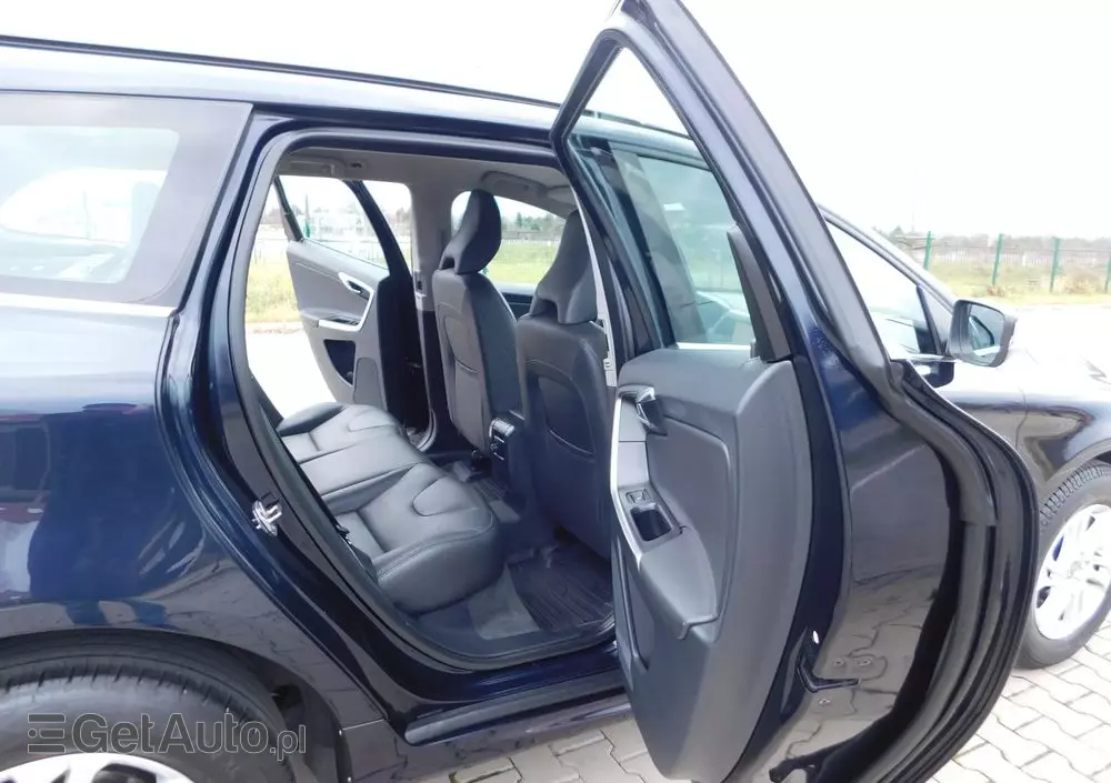 VOLVO XC 60 D3 Drive-E Momentum