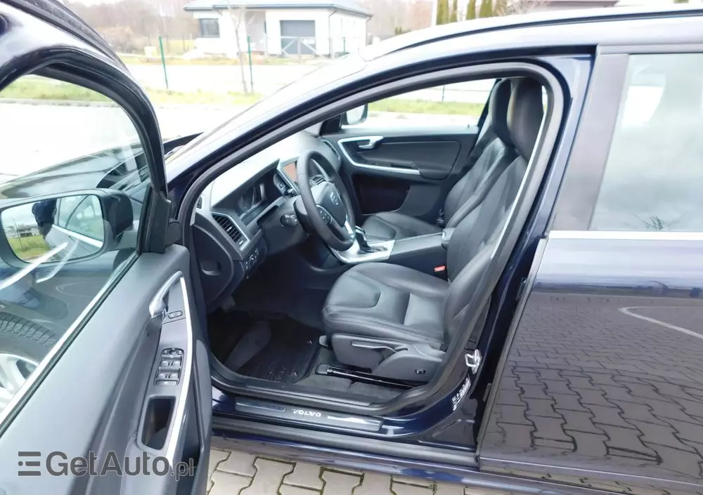 VOLVO XC 60 D3 Drive-E Momentum