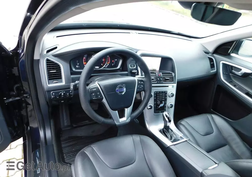 VOLVO XC 60 D3 Drive-E Momentum