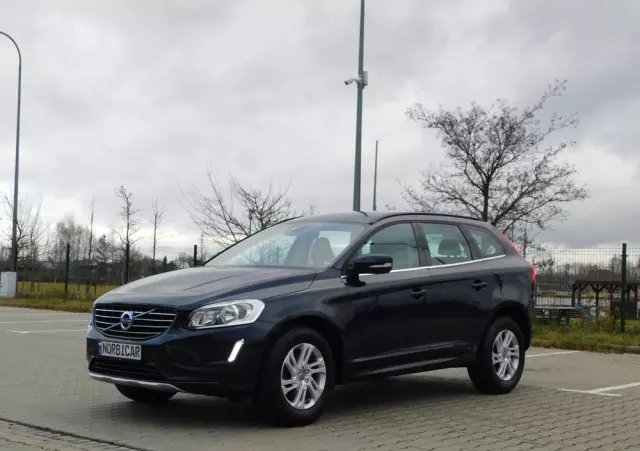 VOLVO XC 60 D3 Drive-E Momentum