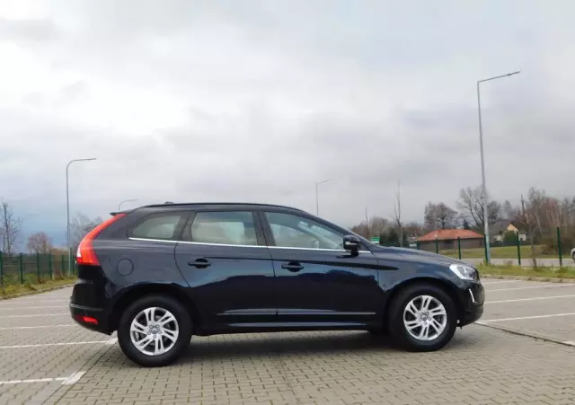 VOLVO XC 60 D3 Drive-E Momentum