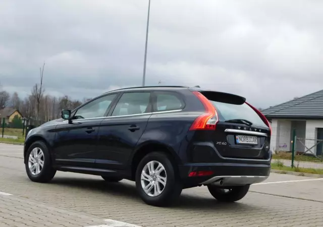 VOLVO XC 60 D3 Drive-E Momentum