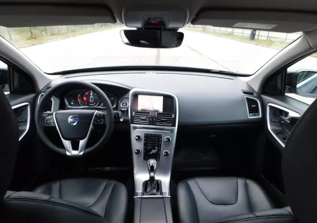 VOLVO XC 60 D3 Drive-E Momentum