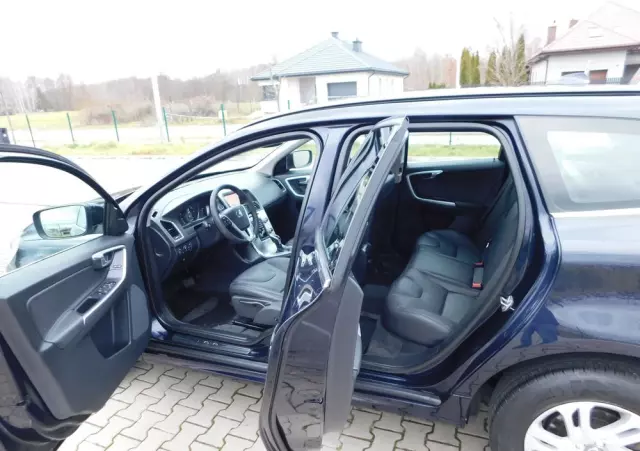 VOLVO XC 60 D3 Drive-E Momentum