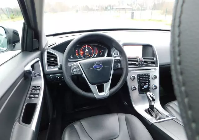 VOLVO XC 60 D3 Drive-E Momentum