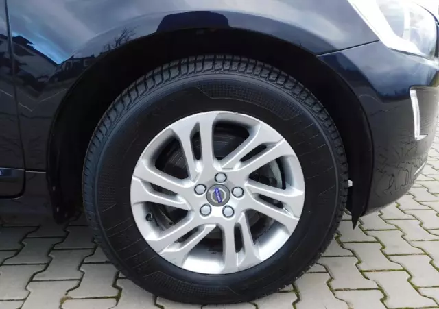 VOLVO XC 60 D3 Drive-E Momentum