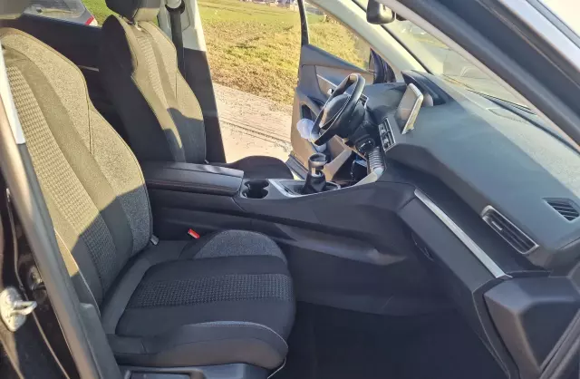 PEUGEOT 5008 1.5 BlueHDi (130 KM)