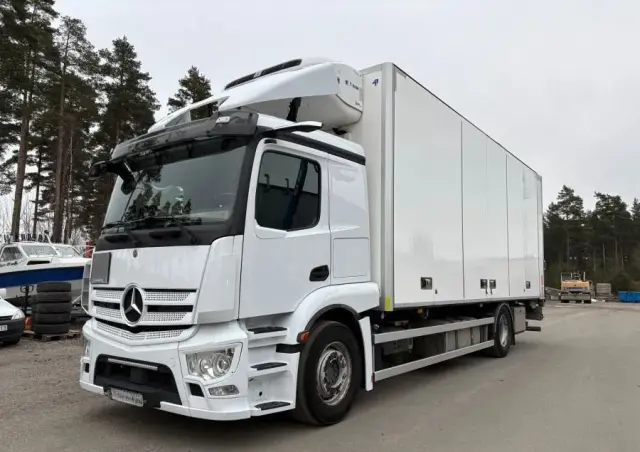 MERCEDES-BENZ Actros 1836 chłodnia thermo king T800R 2021/22 otwierany bok winda idealny stan 