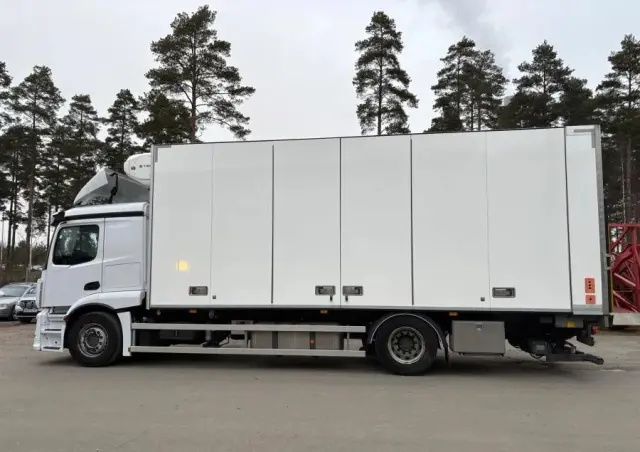 MERCEDES-BENZ Actros 1836 chłodnia thermo king T800R 2021/22 otwierany bok winda idealny stan 