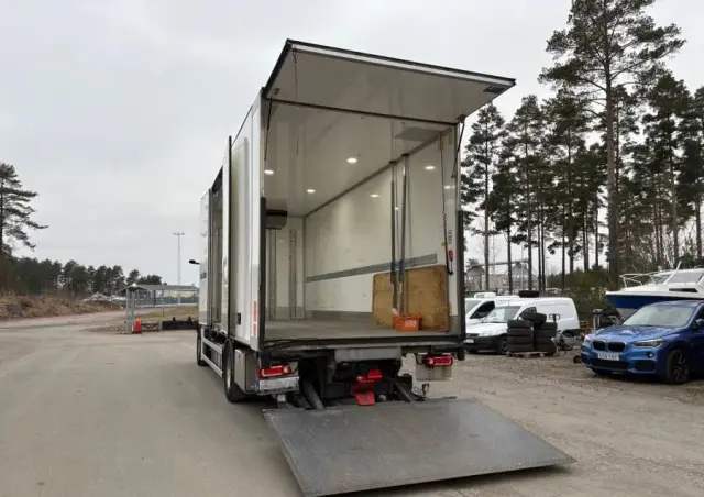 MERCEDES-BENZ Actros 1836 chłodnia thermo king T800R 2021/22 otwierany bok winda idealny stan 