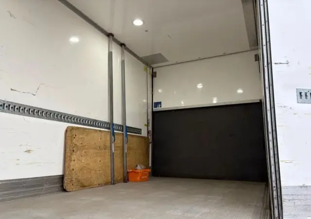 MERCEDES-BENZ Actros 1836 chłodnia thermo king T800R 2021/22 otwierany bok winda idealny stan 