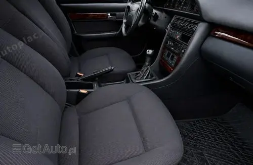 AUDI 100 