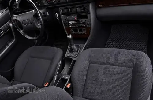 AUDI 100 