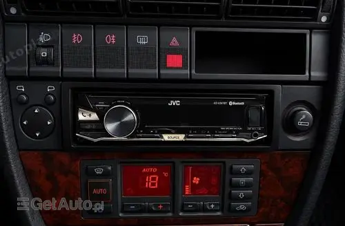AUDI 100 