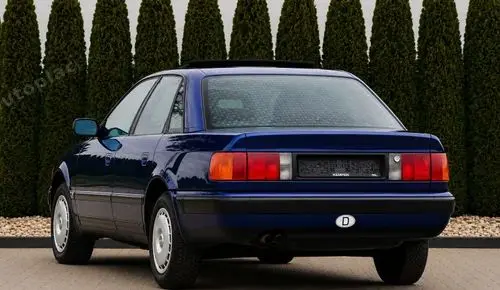 AUDI 100 