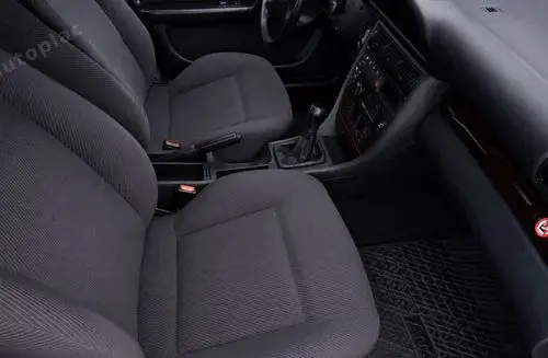 AUDI 100 