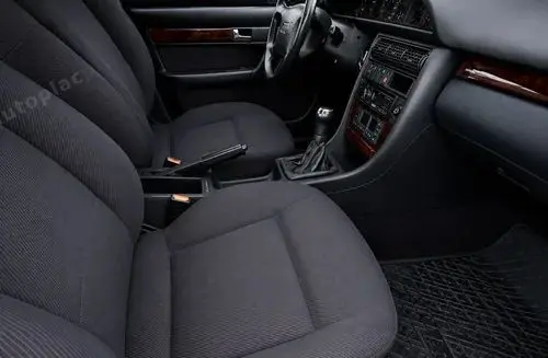 AUDI 100 