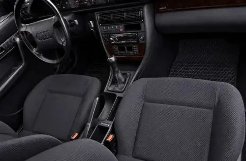 AUDI 100 
