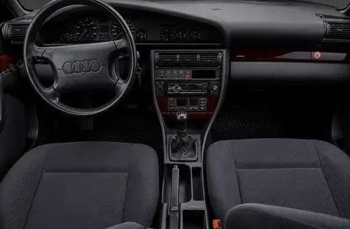 AUDI 100 