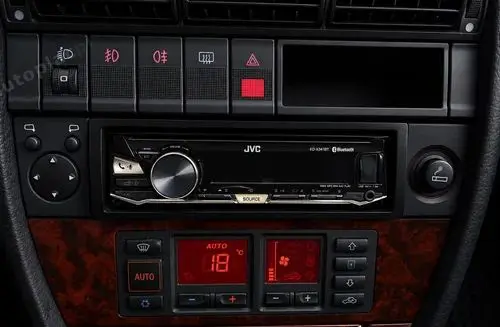 AUDI 100 