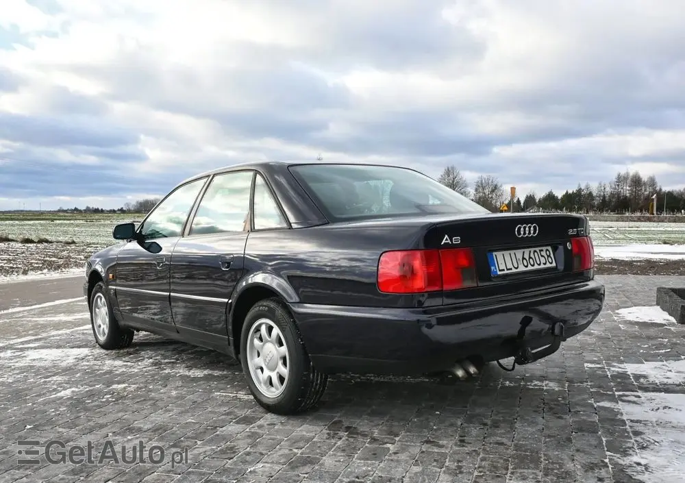 AUDI A6 Limousine 