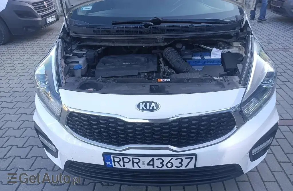 KIA Carens 