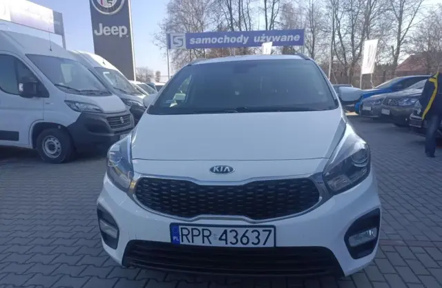 KIA Carens 