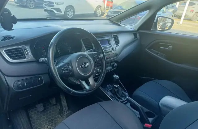 KIA Carens 