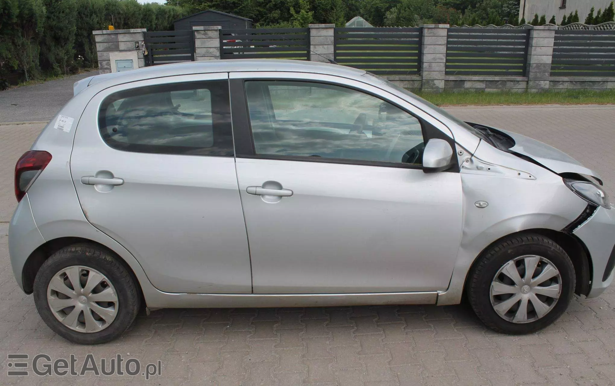 PEUGEOT 108 