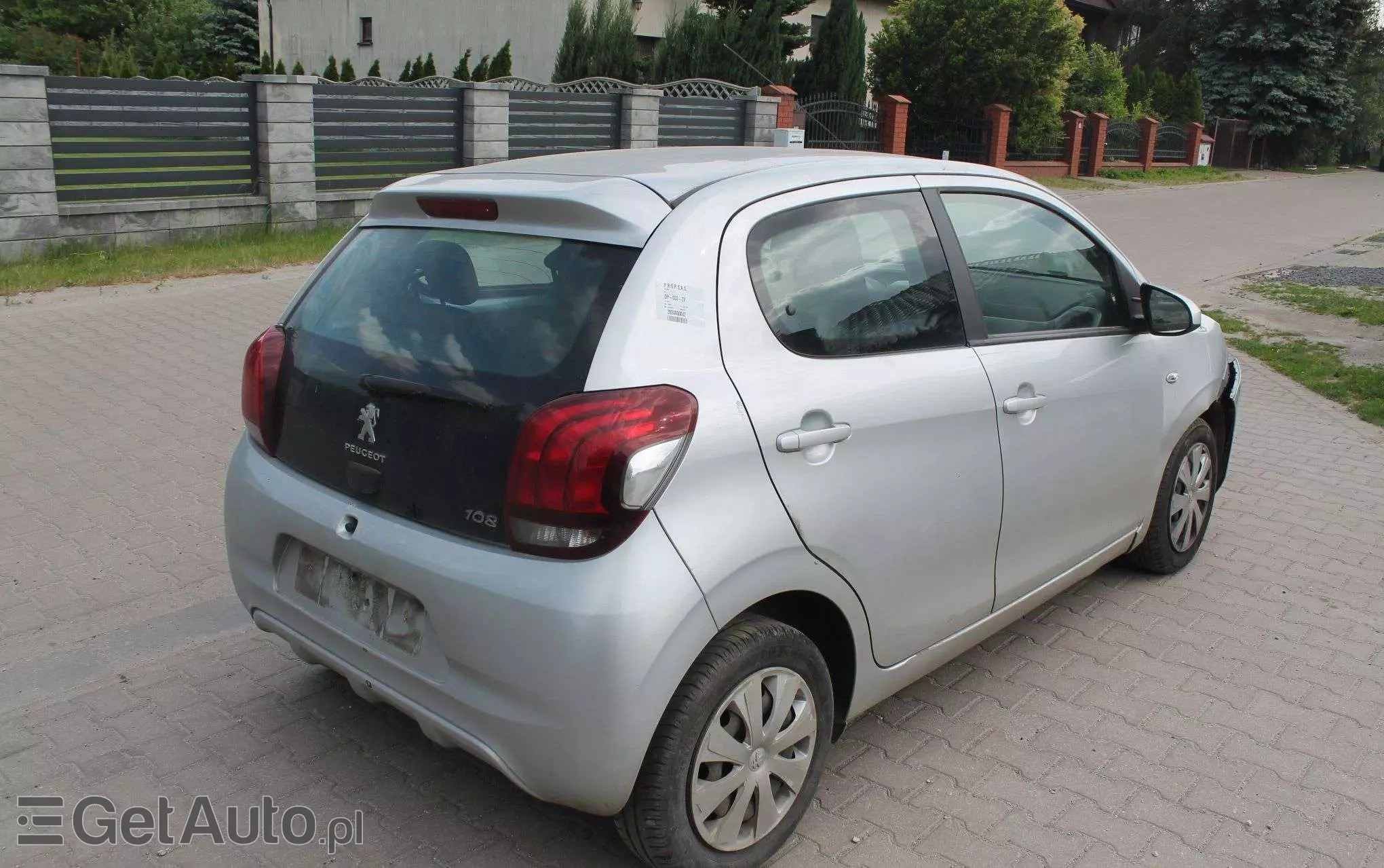 PEUGEOT 108 