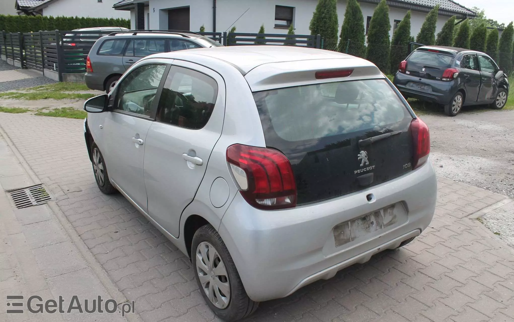 PEUGEOT 108 