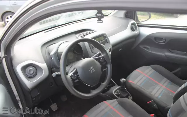PEUGEOT 108 