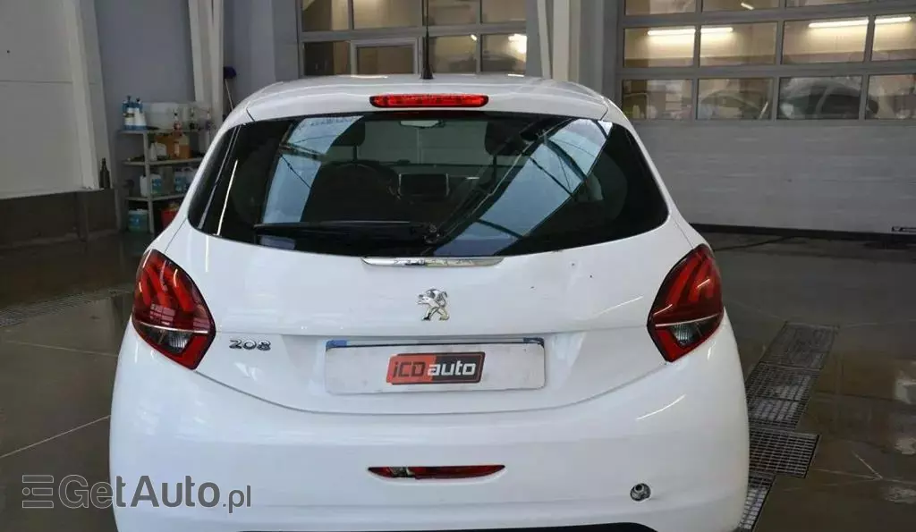 PEUGEOT 208 