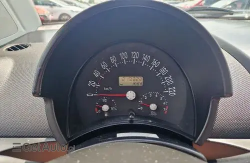 VOLKSWAGEN New Beetle 