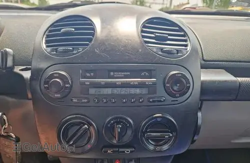 VOLKSWAGEN New Beetle 