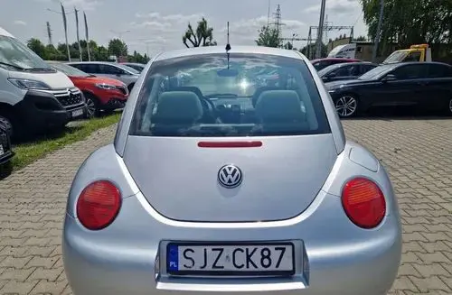 VOLKSWAGEN New Beetle 