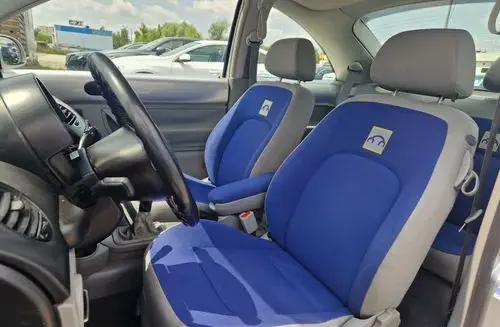 VOLKSWAGEN New Beetle 