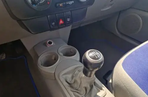 VOLKSWAGEN New Beetle 