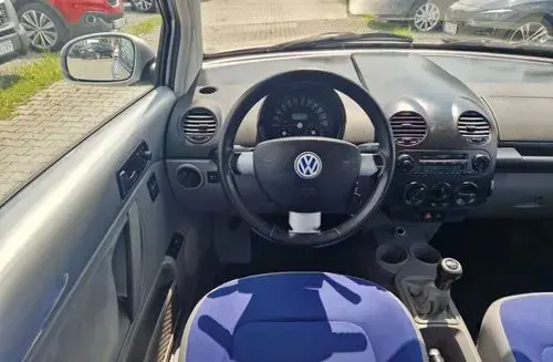 VOLKSWAGEN New Beetle 