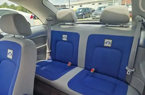 VOLKSWAGEN New Beetle 