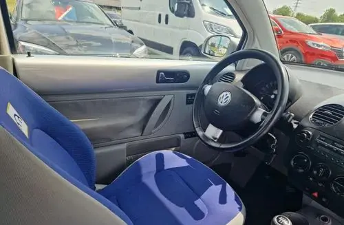 VOLKSWAGEN New Beetle 