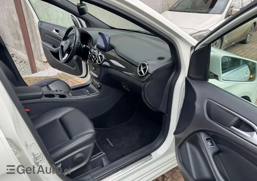 MERCEDES-BENZ Klasa B 250 4Matic 7G-DCT UrbanStyle Edition